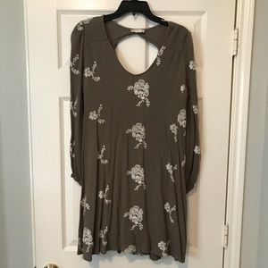 Beautiful embroidered Altar’d State Minidress